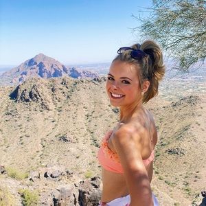 Meet your Posher, Alexandra